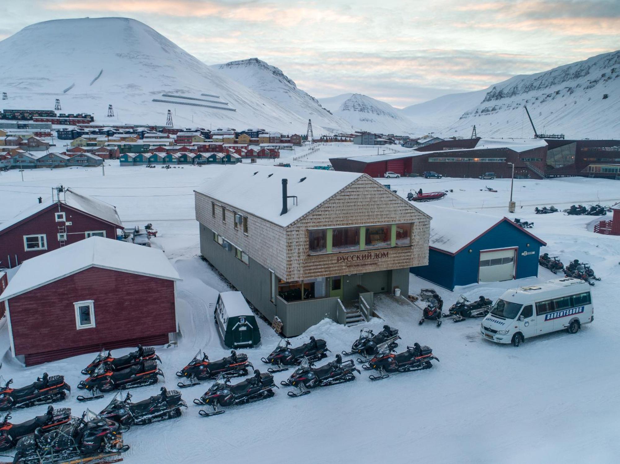 Russkiy Dom Longyearbyen Eksteriør bilde
