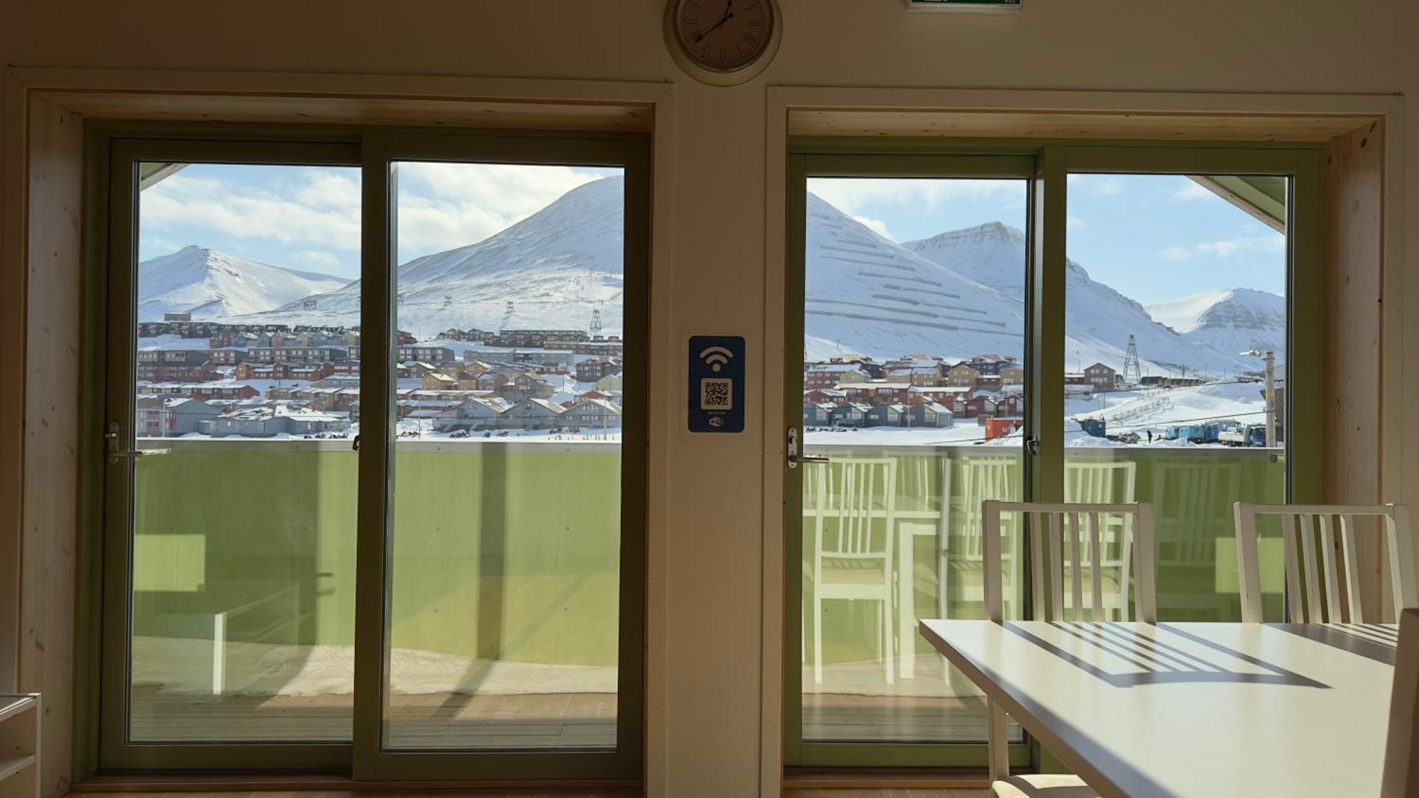 Russkiy Dom Longyearbyen Eksteriør bilde